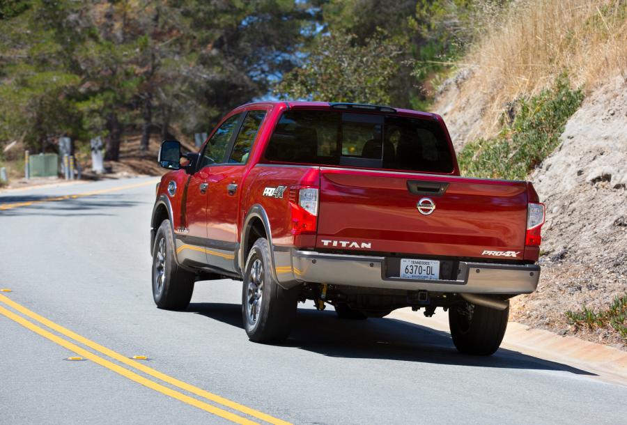  Nissan Titan PRO-4X Crew Cab 2016 года  (фото 4 из 15)